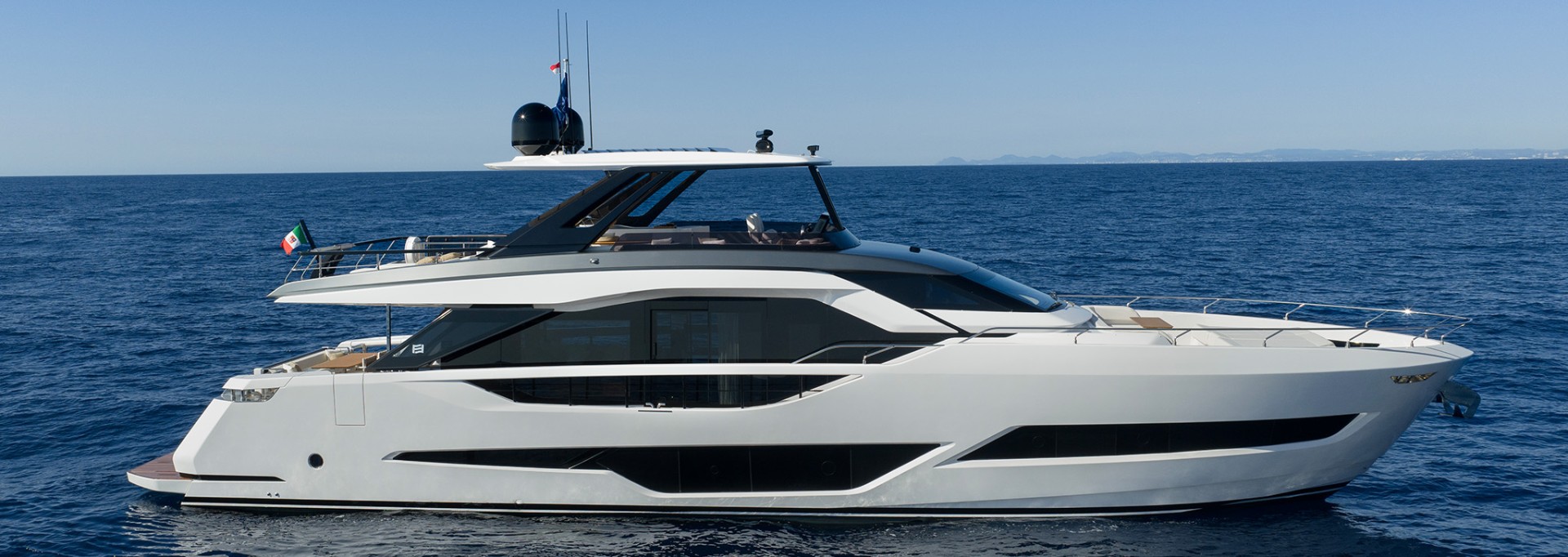 Ferretti Yachts 780