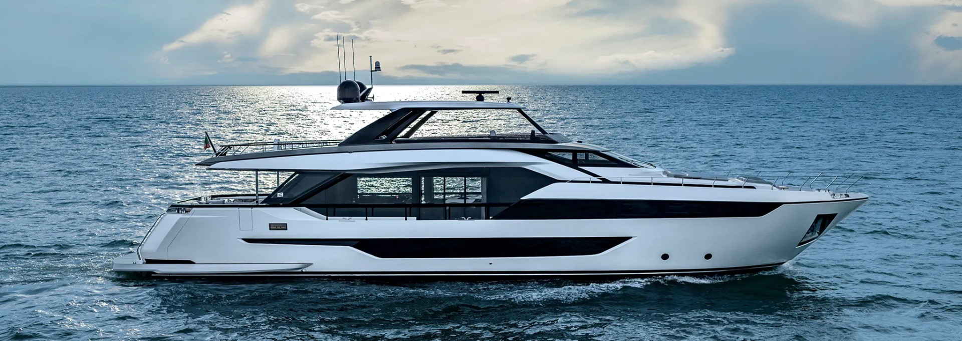 Ferretti Yachts 940